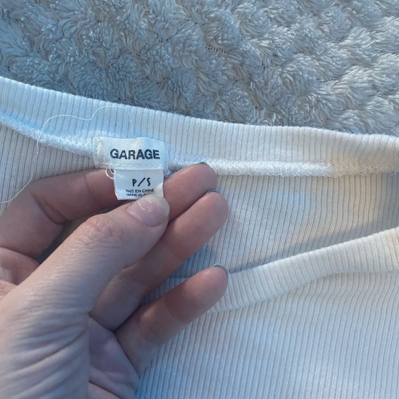 🌿3/$20 ⋆ GARAGE ⋆ White Ribbed Tee - Picture 3 of 3